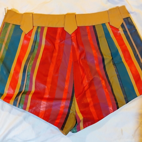 Nasty Gal Size 8 Leather Hot Pants Minor Damage As You Can See In 2 Pictures - Picture 9 of 10